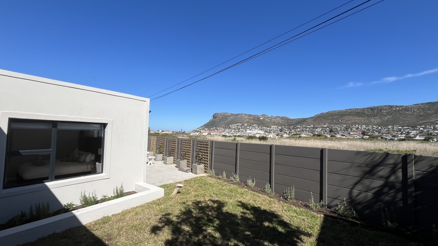 5 Bedroom Property for Sale in Clovelly Western Cape
